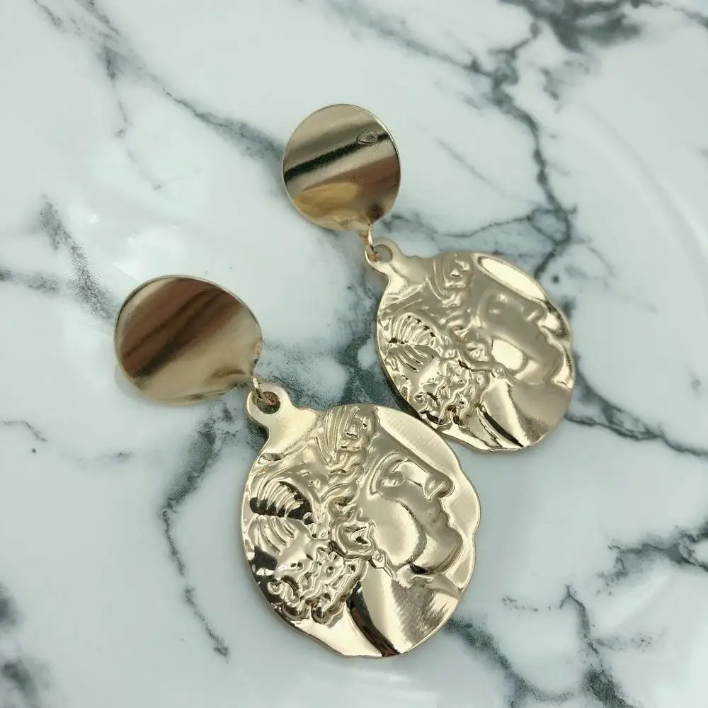 

Solid folding vintage gold circle fashion gold head earrings fill a human face, creating the new luxury jewelry for women in 201