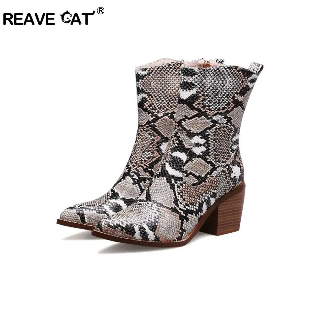 Женские ковбойские ботинки REAVE CAT на танкетке с острым носком и принтом в виде