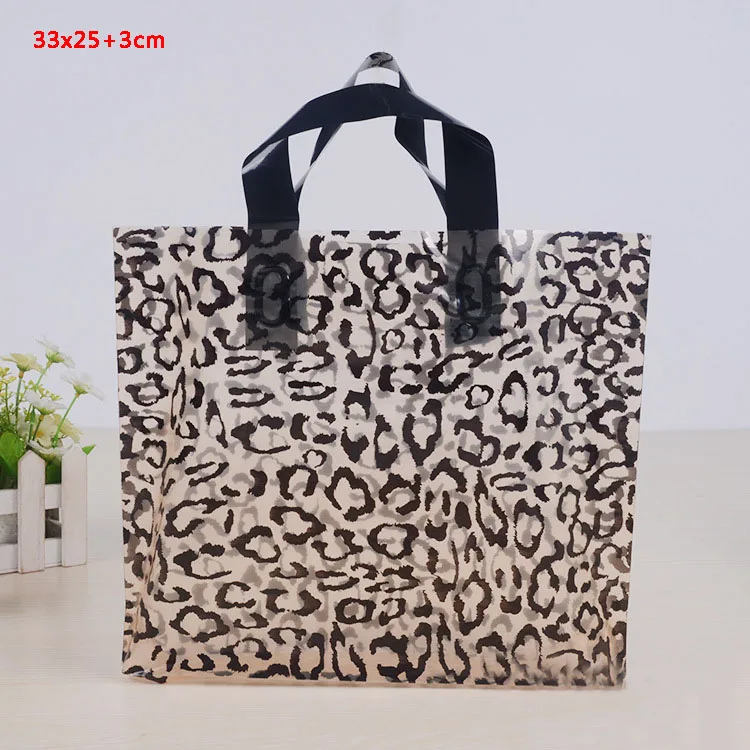 Leopard Толстые большие пластиковые хозяйственные сумки толстые бутик Подарочная одежда упаковка пластиковая подарочная сумка с ручкой 10 шт несколько узоров - Цвет: Leopard