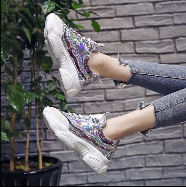 Женские кроссовки на платформе с круглым носком повседневные разноцветными