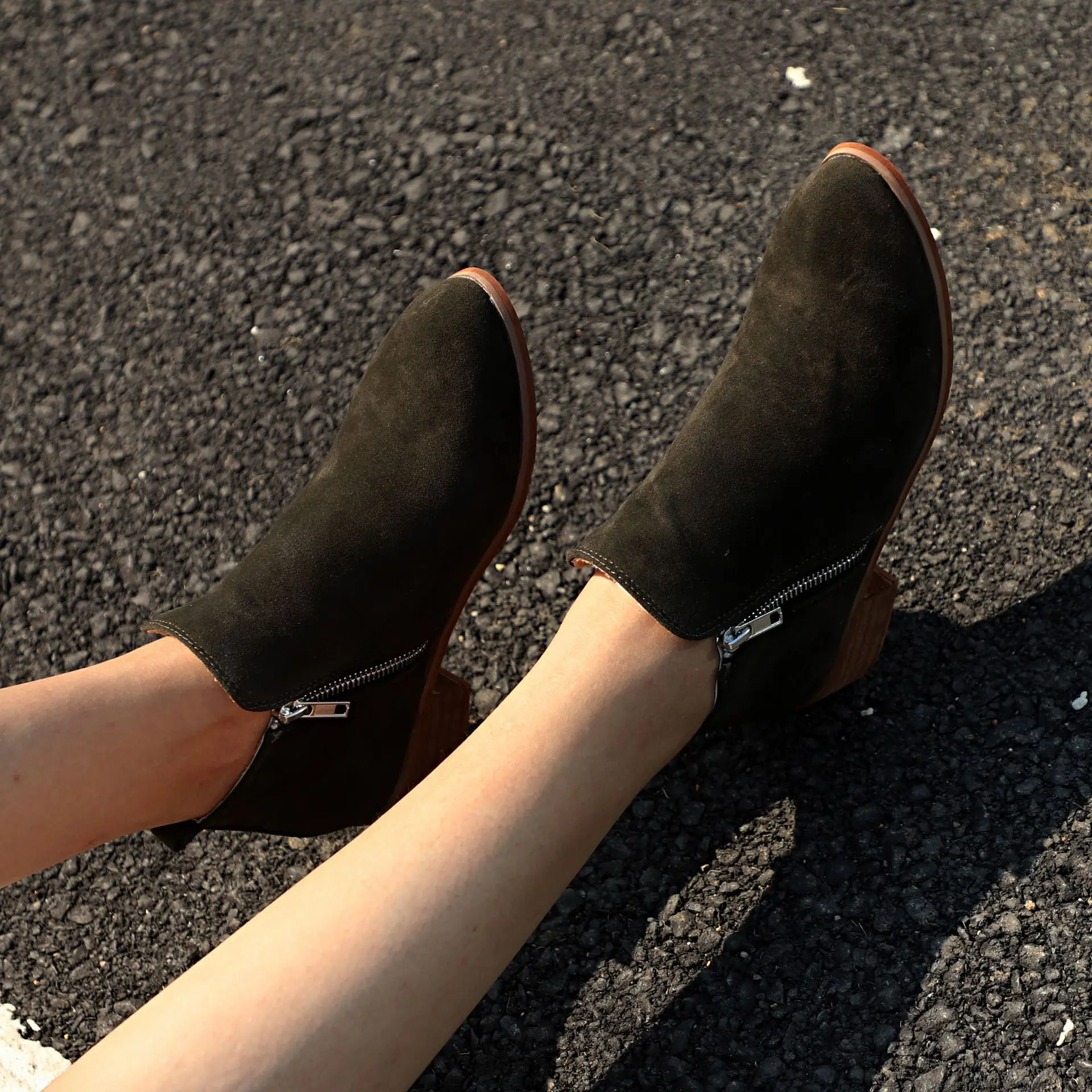 Chaussure/Женская обувь; сезон весна-осень; женская обувь; zapatos mujer Sapato; ботильоны для девочек; ботинки на низком квадратном массивном каблуке; 556