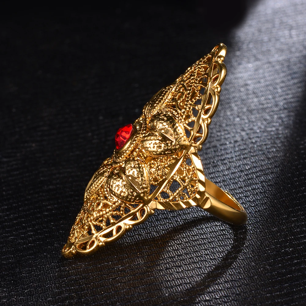 Женское классическое обручальное кольцо WANDO золотистое с красным камнем в стиле