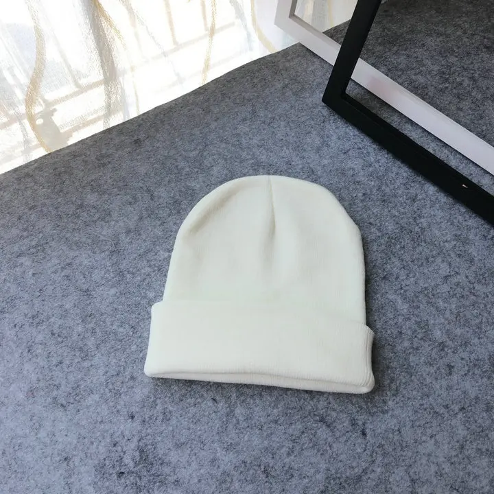 Зимние мужские яркие однотонные повседневные лыжные вязаные облегающие шапки