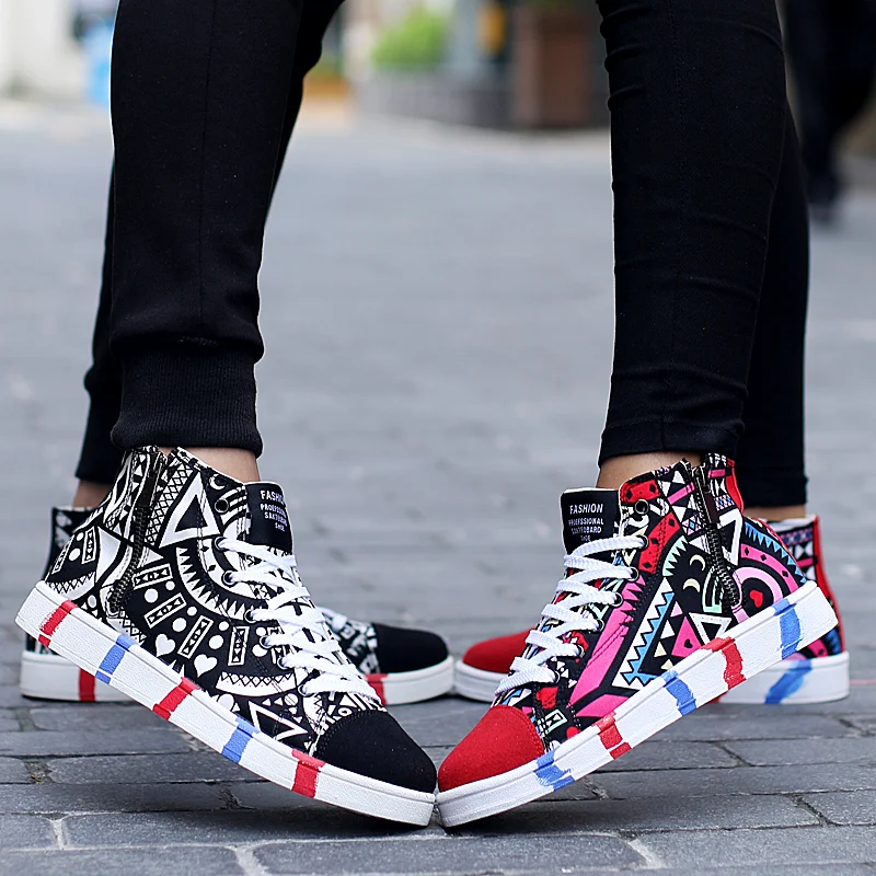 2018 г. Новая осенне-зимняя трендовая парусиновая обувь с высоким берцем на плоской