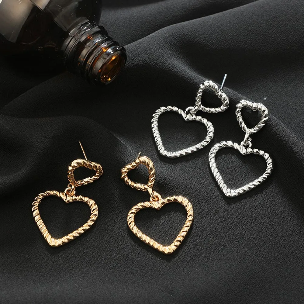 Полые серьги-подвески в форме сердца золотого и серебряного цветов на День