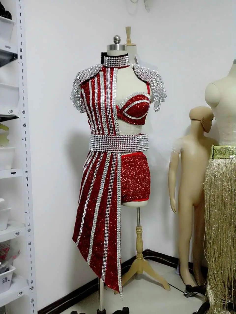 Пикантная длинная стильная куртка с блестками наряд кисточками и эполетами