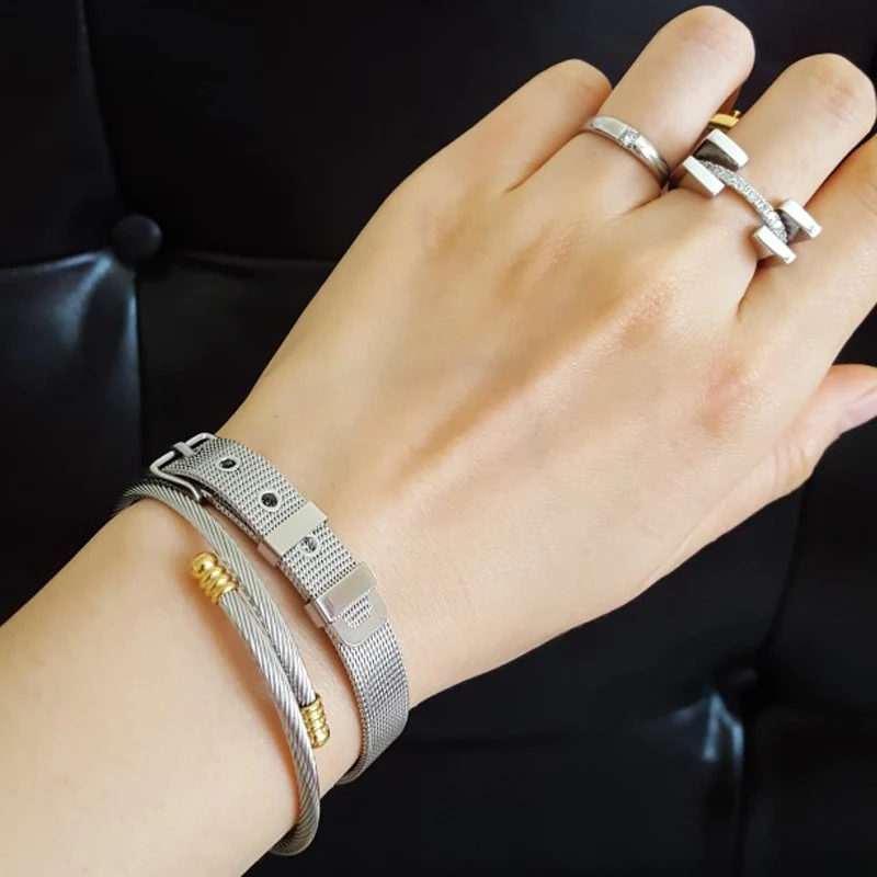 Кольцо покрыто платиной настоящее серебро 925 пробы и кубический цирконий