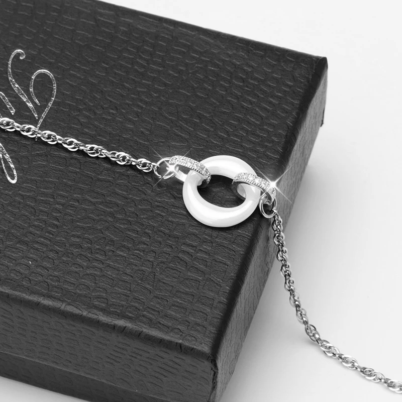 Белый керамический круглый браслет с сияющими кристаллами Элегантные украшения