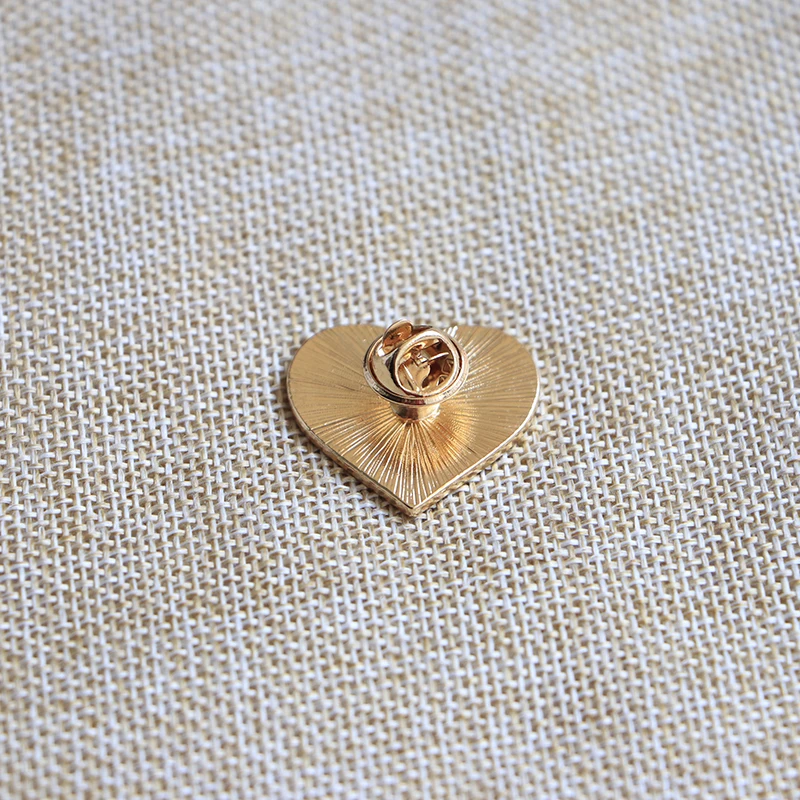 

20pcs/lot Skull Flower Brooches Golden Lines Heart Enamel Pin for Women Brooch Lapel Pin Hat/bag Pins Denim Jacket Badge Q694