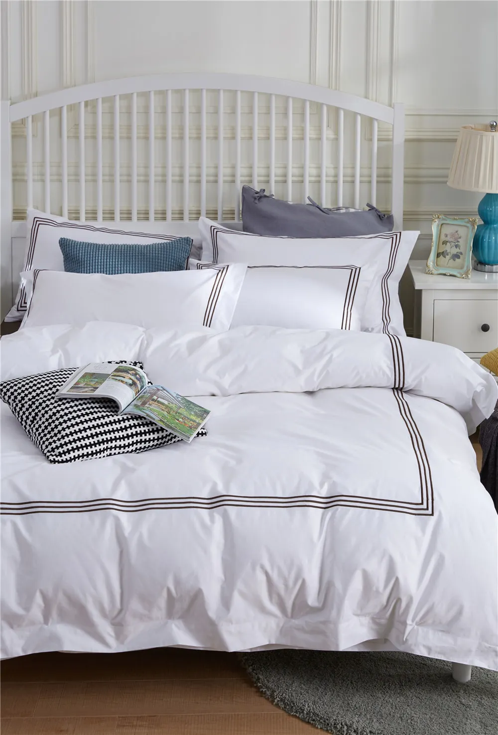 4 шт. белый комплект постельного белья в гостиничном стиле с цветными линиями и