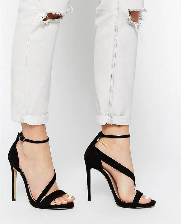 Черные замшевые босоножки на высоком каблуке с пряжкой щиколотке открытым