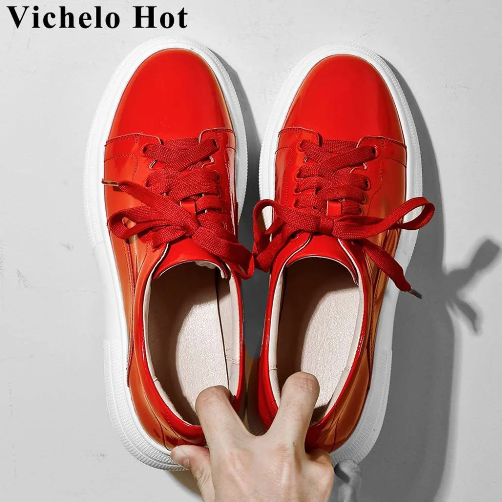 Vichelo Горячая Корова из лакированной кожи на шнуровке кроссовки на плоской платформе с круглым носком дышащая уличная Большие размеры Вулканизированная обувь L1f2