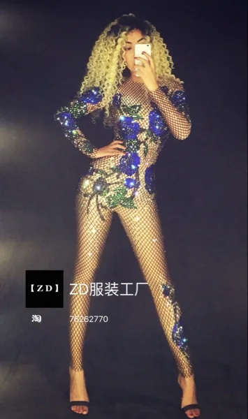 Женский облегающий костюм со стразами и голубыми розами новинка 2020| |