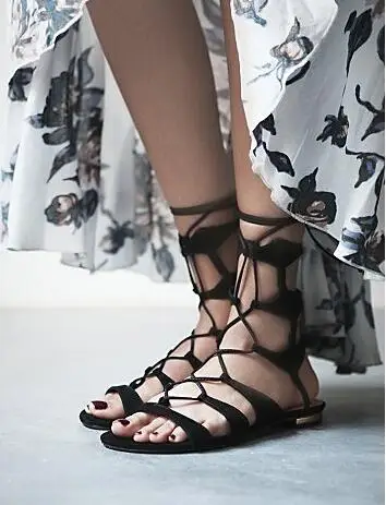 Женские босоножки на плоской подошве черные или коричневые замшевые шнуровке