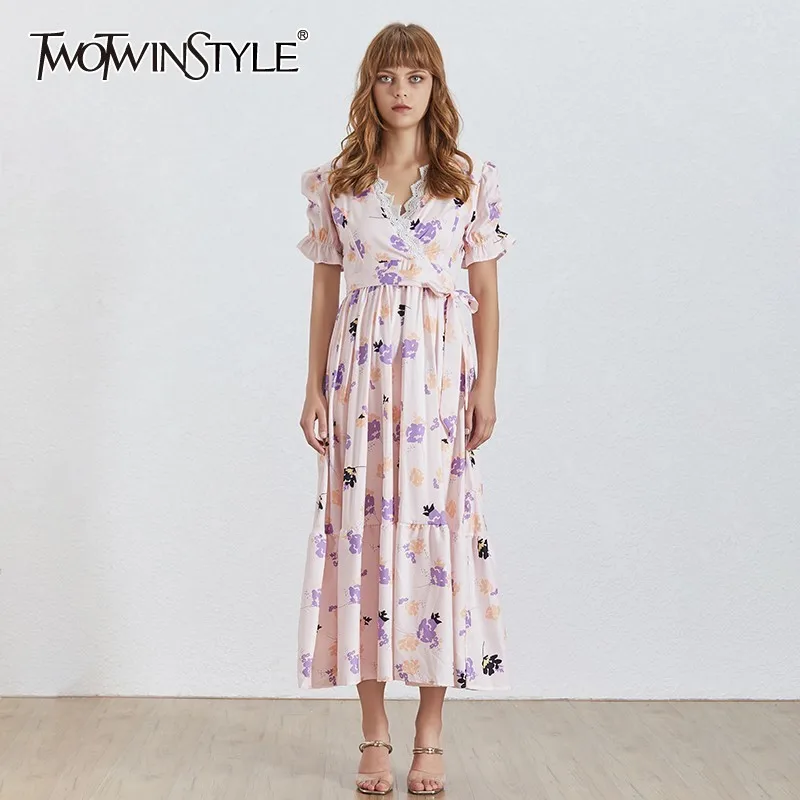 Платье с коротким рукавом TWOTWINSTYLE летнее платье треугольным вырезом высокой