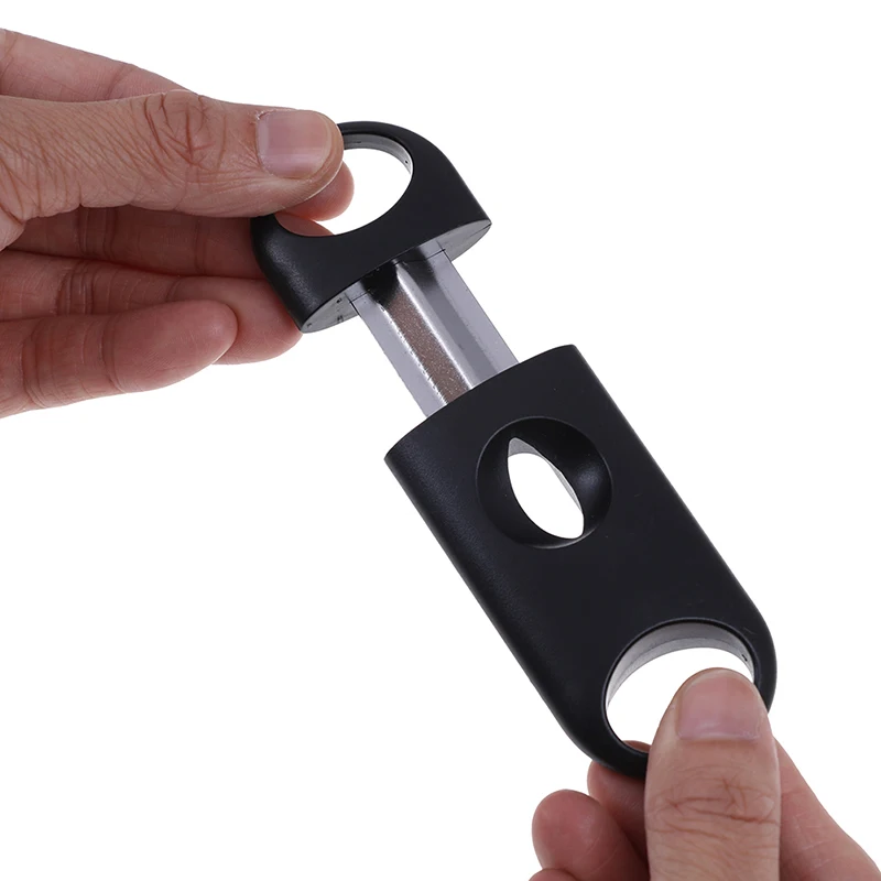 Металлическими вставками цвета: черный с v образными полосками лезвие