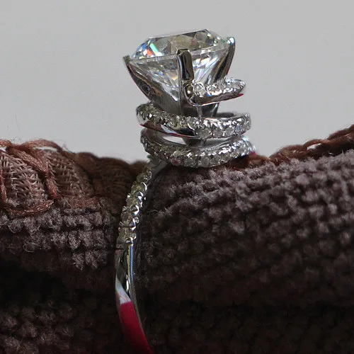 

Solid 18K White Gold Rotation Design Moissanite Jewelry 2CT Diamond Jewelry Moissanite Ring Custom Brand Engagement Ring Women