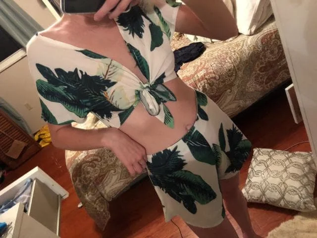 ZAFUL Женские комплекты с принтом в виде листьев и шортами Комплект из двух частей с глубоким вырезом с короткими рукавами и высокой талией