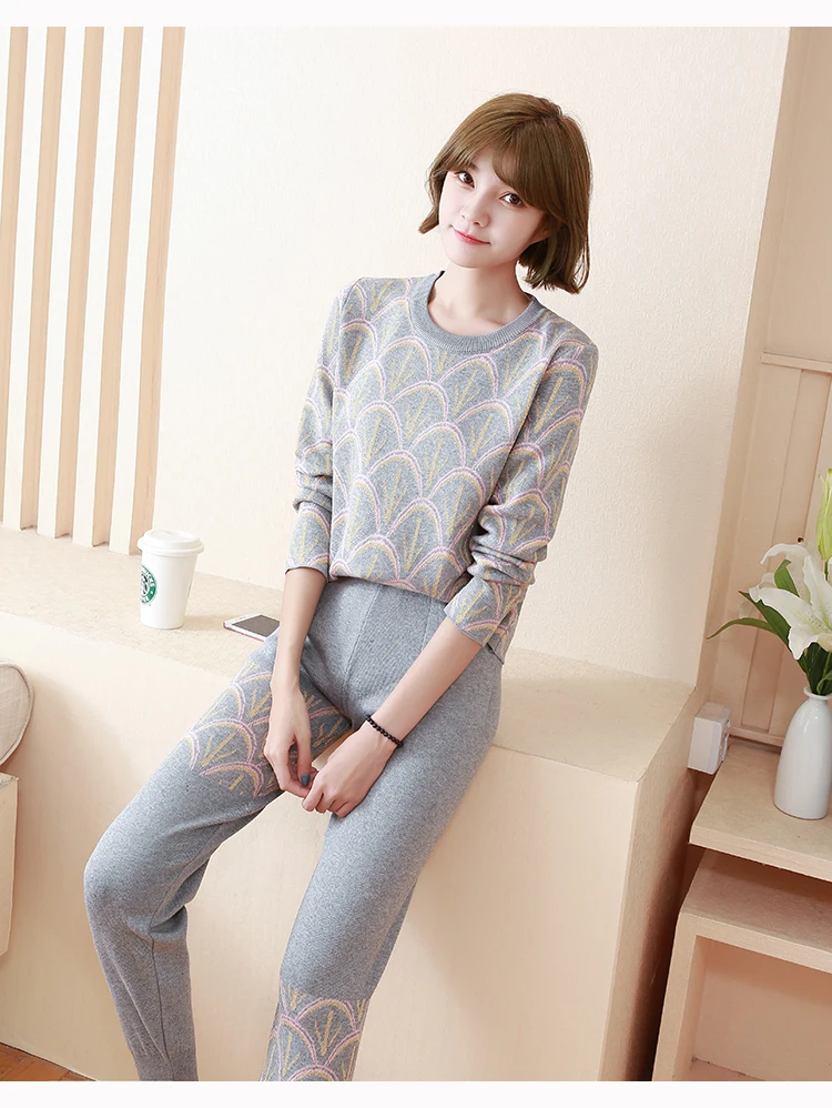 Женский трикотажный спортивный костюм ALPHALMODA джемпер с узором и брюки-карандаш 2