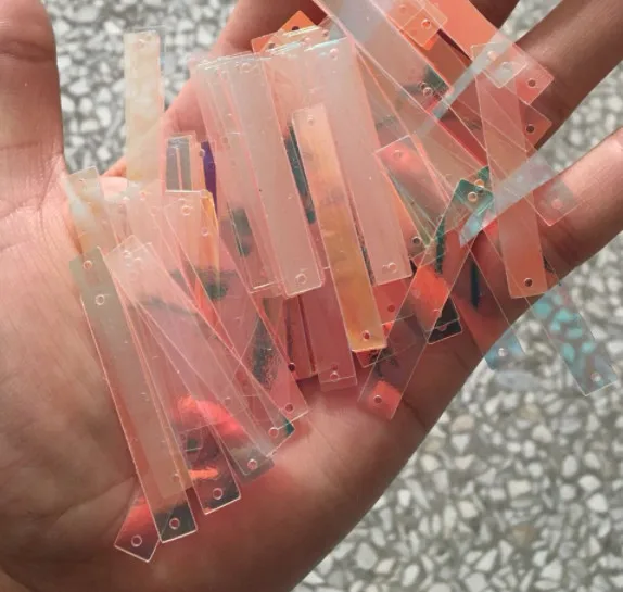 Принадлежности для шитья 6*40 мм длинные два отверстия золотые розовые блестки