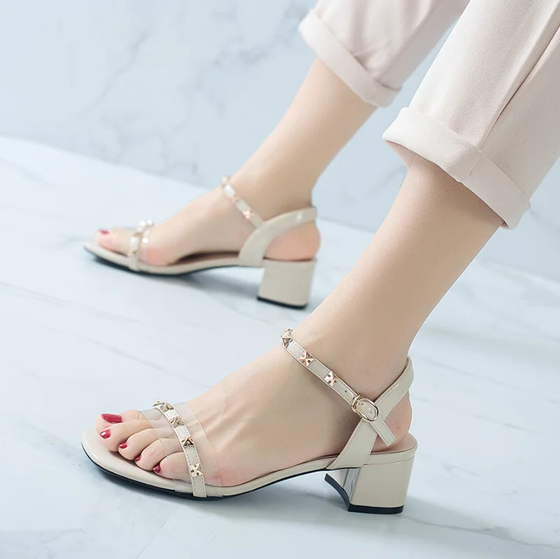 2019 Новинка Женские летние сандалии Яркие цвета С заклепками Прозрачные