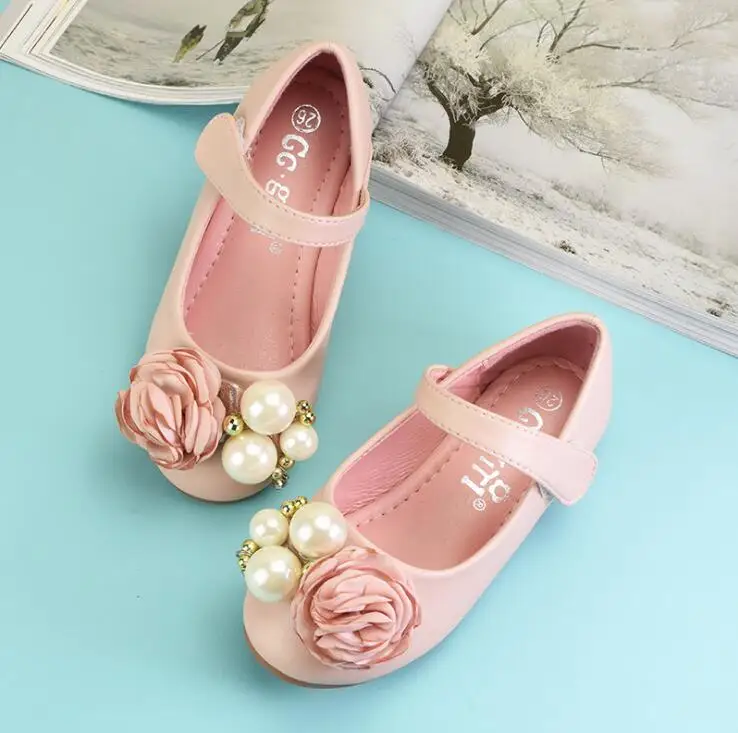 

Детские кожаные туфли принцессы для девочек, туфли на плоской подошве с цветами, жемчужинами, обувь для принцесс, танцевальные туфли розово...