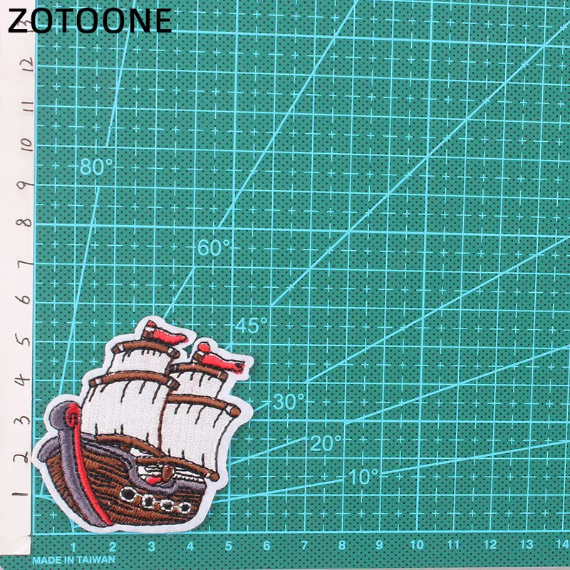 1975 ZOTOONE железные нашивки в форме единорога для полосатая одежда вышитые Diy странные вещи жалованья Фламинго милый патч стикер Аппликация G - Цвет: 1975