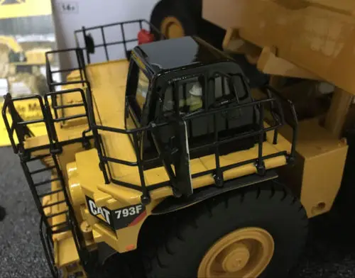 Гусеница CAT 793F горная машина 1/50 масштаб металлическая модель бренд Diecast Masters DM85273