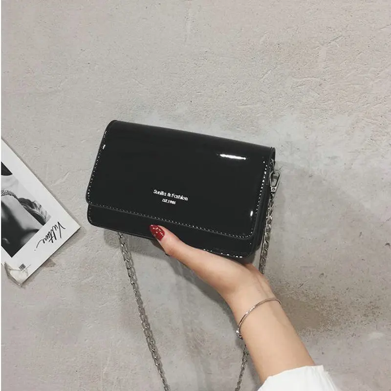 Женские сумки через плечо с цепочкой и маленьким клапаном из лакированной кожи