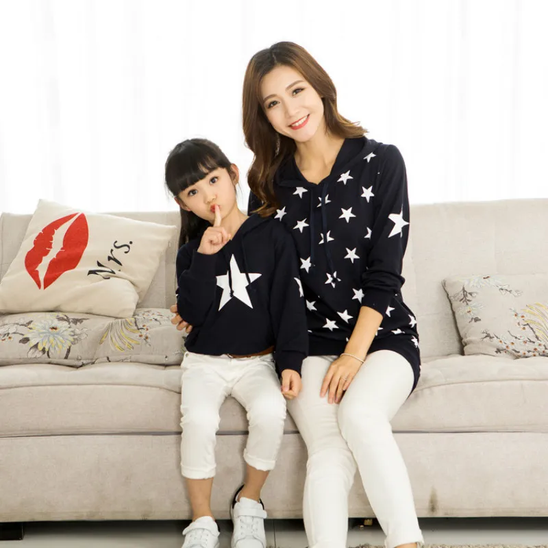 Семейная одежда детский хлопчатобумажный свитер звезда наряды для мамы и дочки