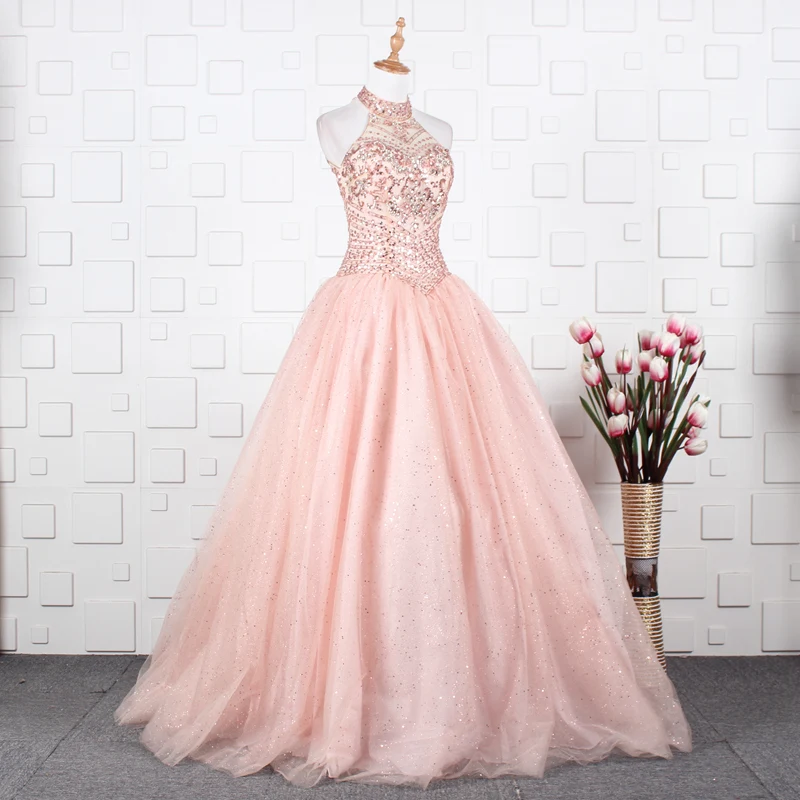 Розовые платья Quinceanera Холтер Бисер Кристалл сладкий 16 Выпускной платья бальное платье vestido дебютанта ходить рядом с вами