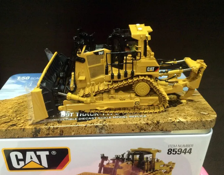 

New Packing - Cat D9T Track -Type Tractor 1:50 Scale DieCast 85944 By DM