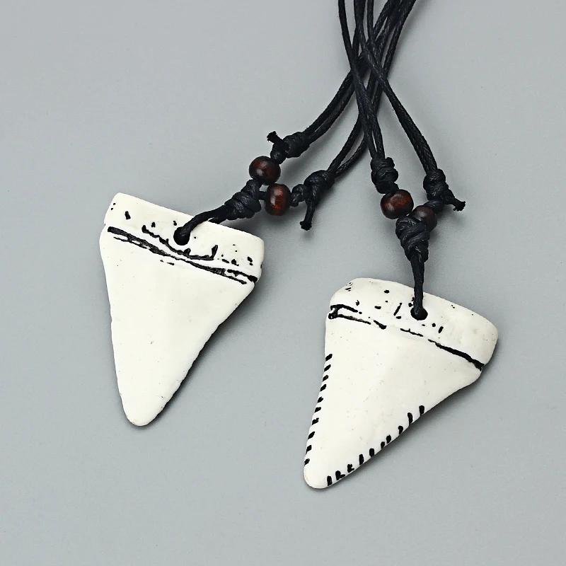 12 шт. в упаковке белый смолы искусственный кости яка Акула зубов кулон с
