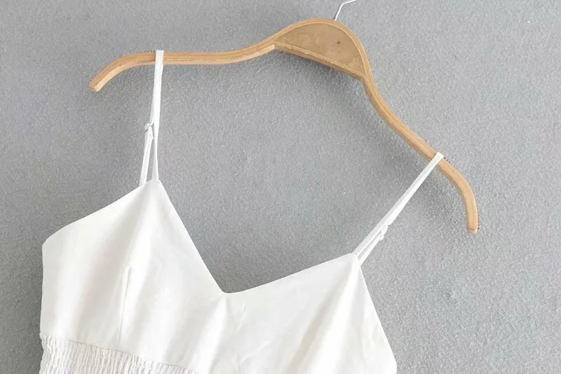 Женское облегающее платье на бретельках белое хлопковое тонких с открытой