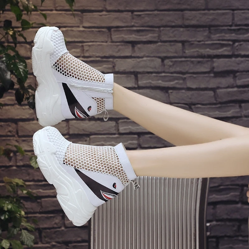 Новинка 2018 года летние женские кроссовки на танкетке увеличивающие рост