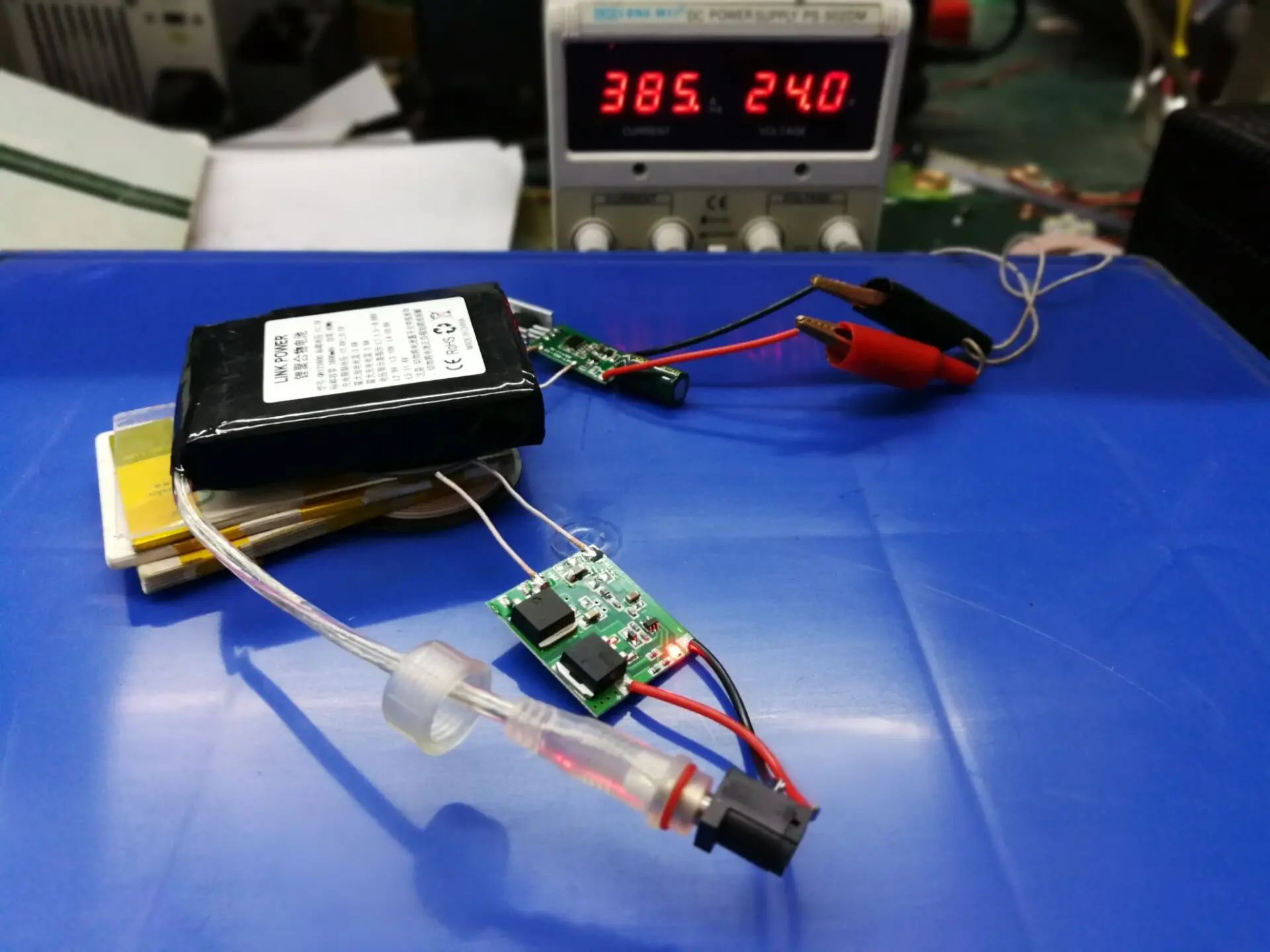 

Transmit 24V Receive 10mm Distance Output 12V1A Long Distance Wireless Power Module XKT-R10