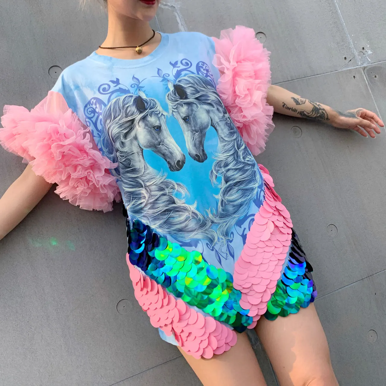 

Summer short-sleeved female 2019 summer new double horse printing tie-dye heavy work sequin gauze fluffy sleeve cotton T-shirt