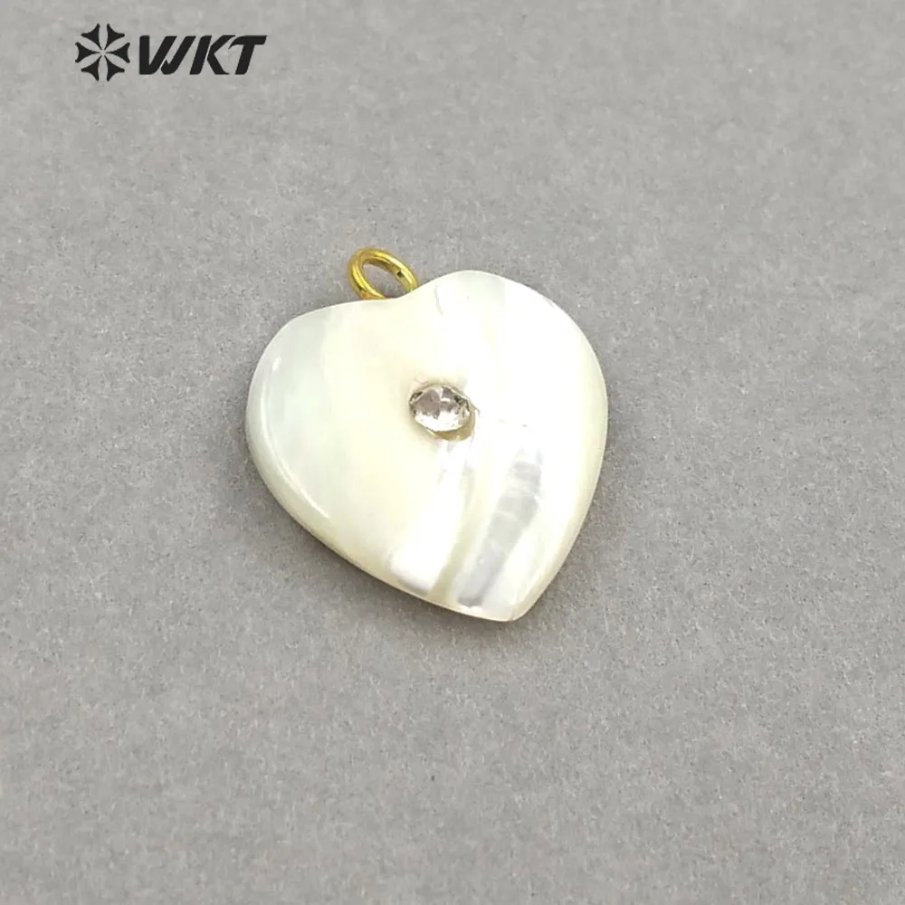 

WT-JP093 Natural White Shell Pendant In Heart Shape With Crystal Charm Dainty Handmade Shell Jewelry For Women Pendant Necklace