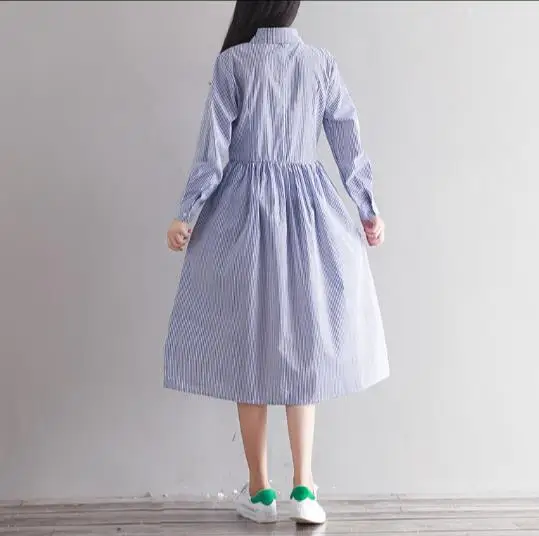 Женское платье рубашка в синюю полоску свободное винтажное с длинными рукавами и