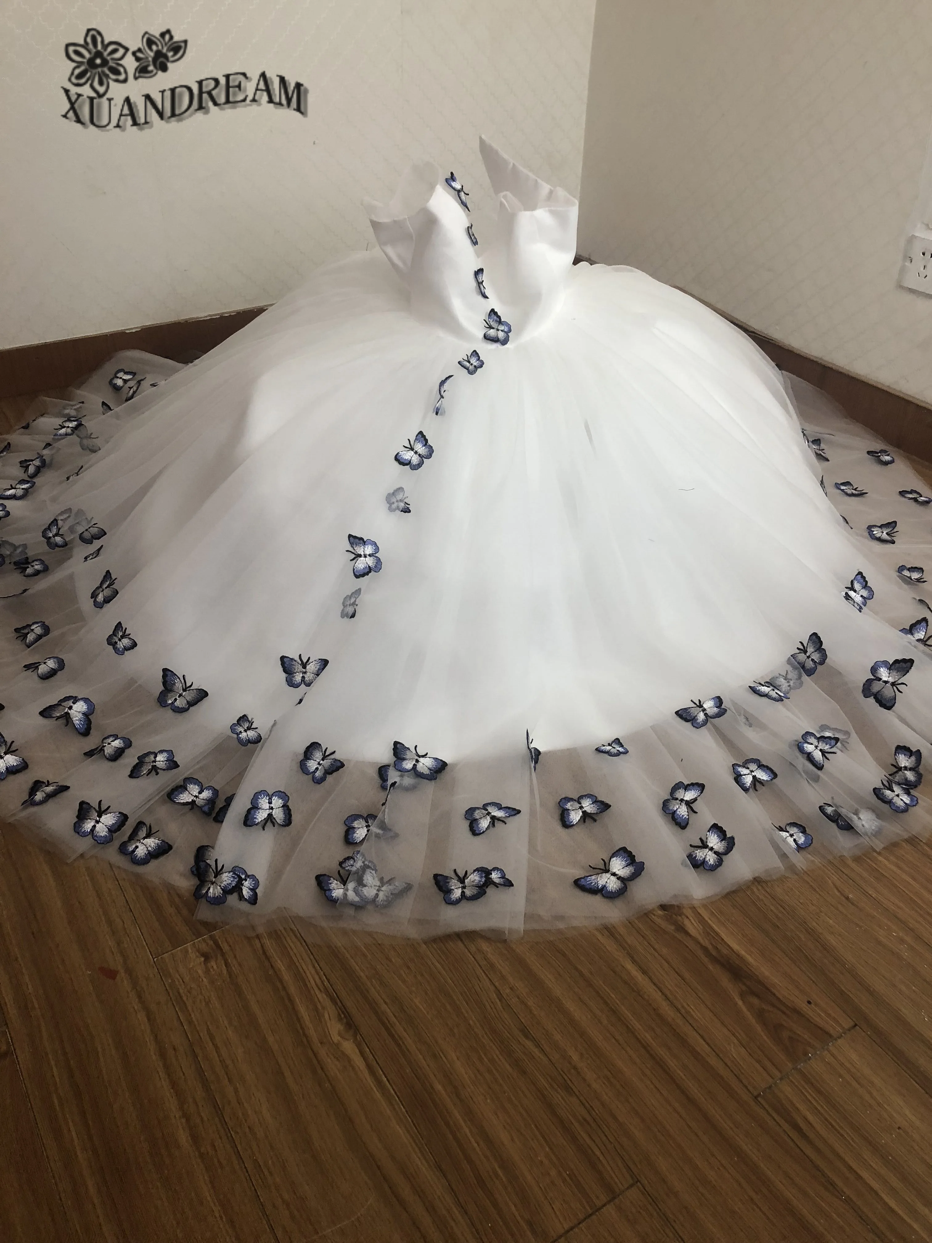 Настоящая фотография платья для первого причастия девочек маленькое