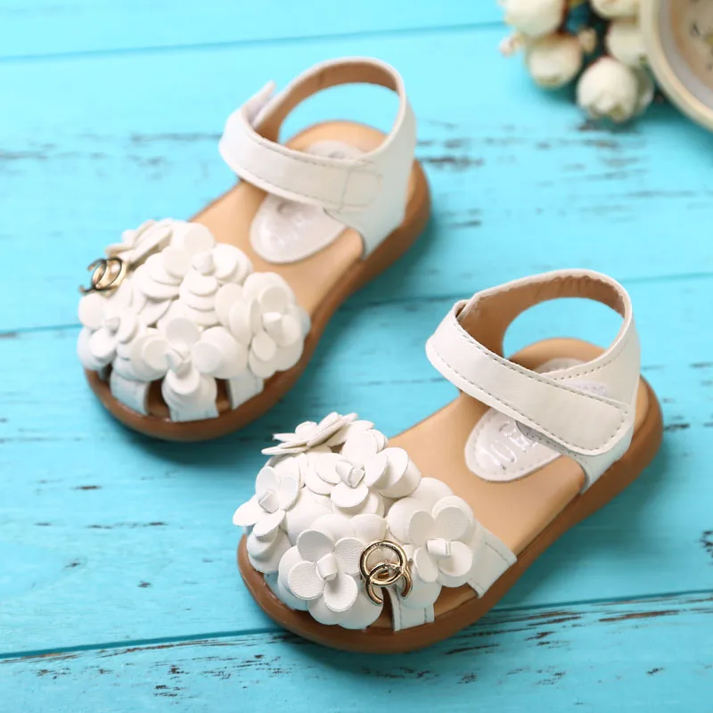 Сандалии для маленьких девочек с вырезами Нескользящие босоножки на мягкой
