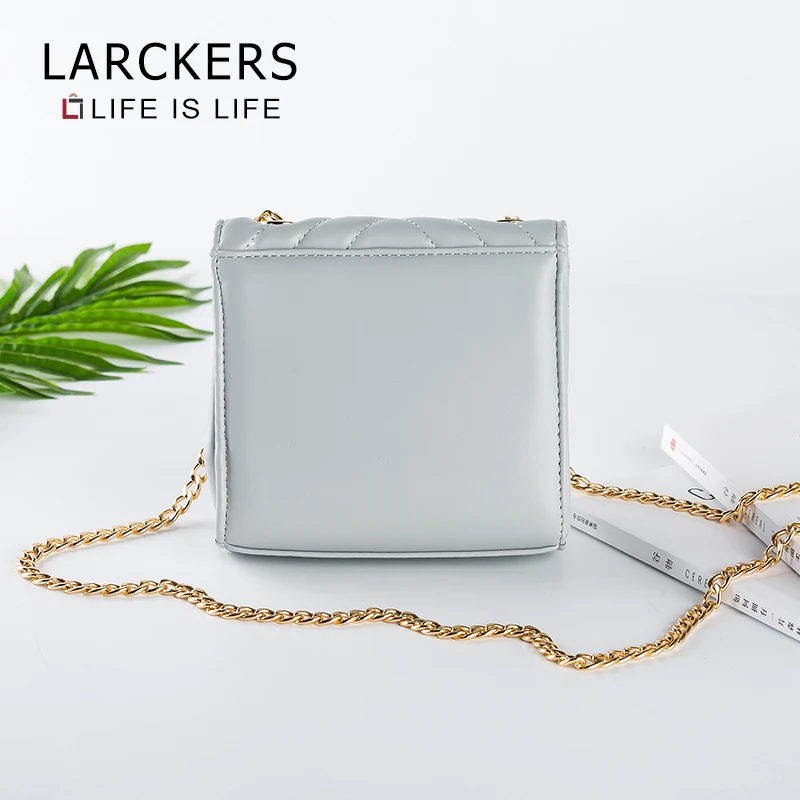 Женская сумка через плечо в полоску с золотистой цепочкой | Багаж и сумки