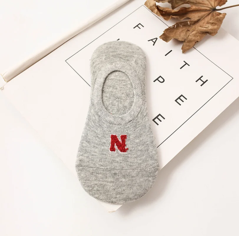CRAZY FLY Spring Summer New Silicone Non-silp Invisible Boat Socks Harajuku Feather Yarns Letter N Women Short | Женская одежда