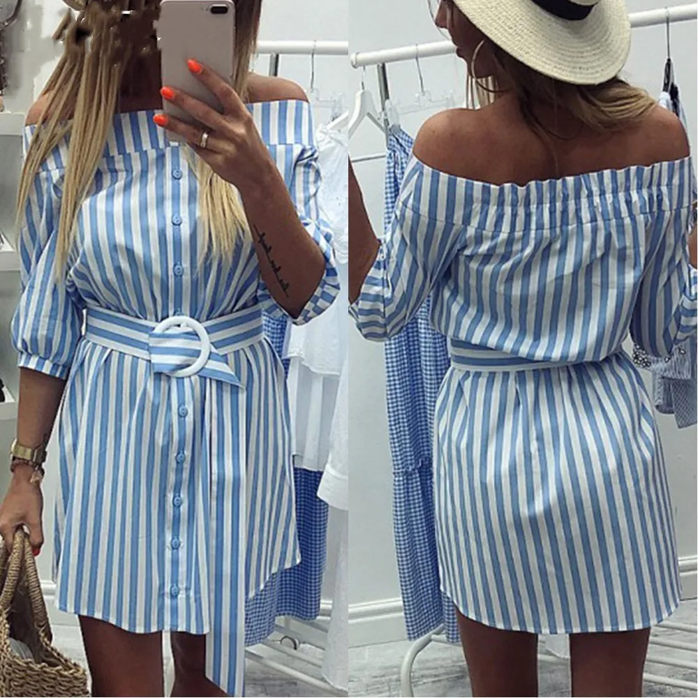 Женское летнее платье в полоску с открытыми плечами и поясом на пуговицах