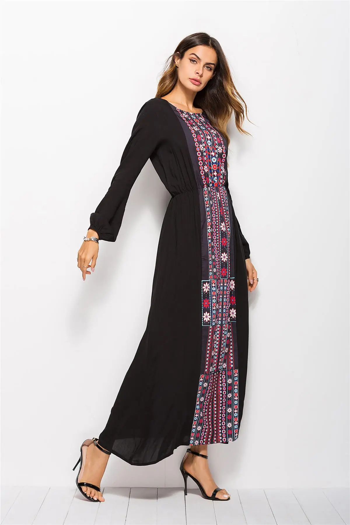 Женское платье в этническом стиле с длинным рукавом и цветочным