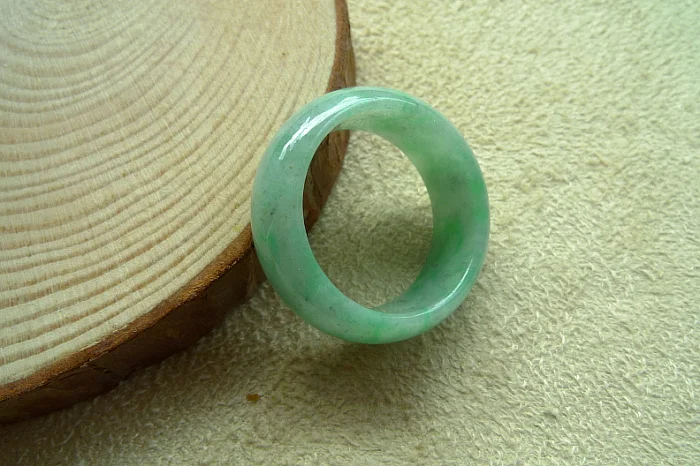 Натуральное кольцо cuiyu в бутике нефритовое с сертификатом | Украшения и
