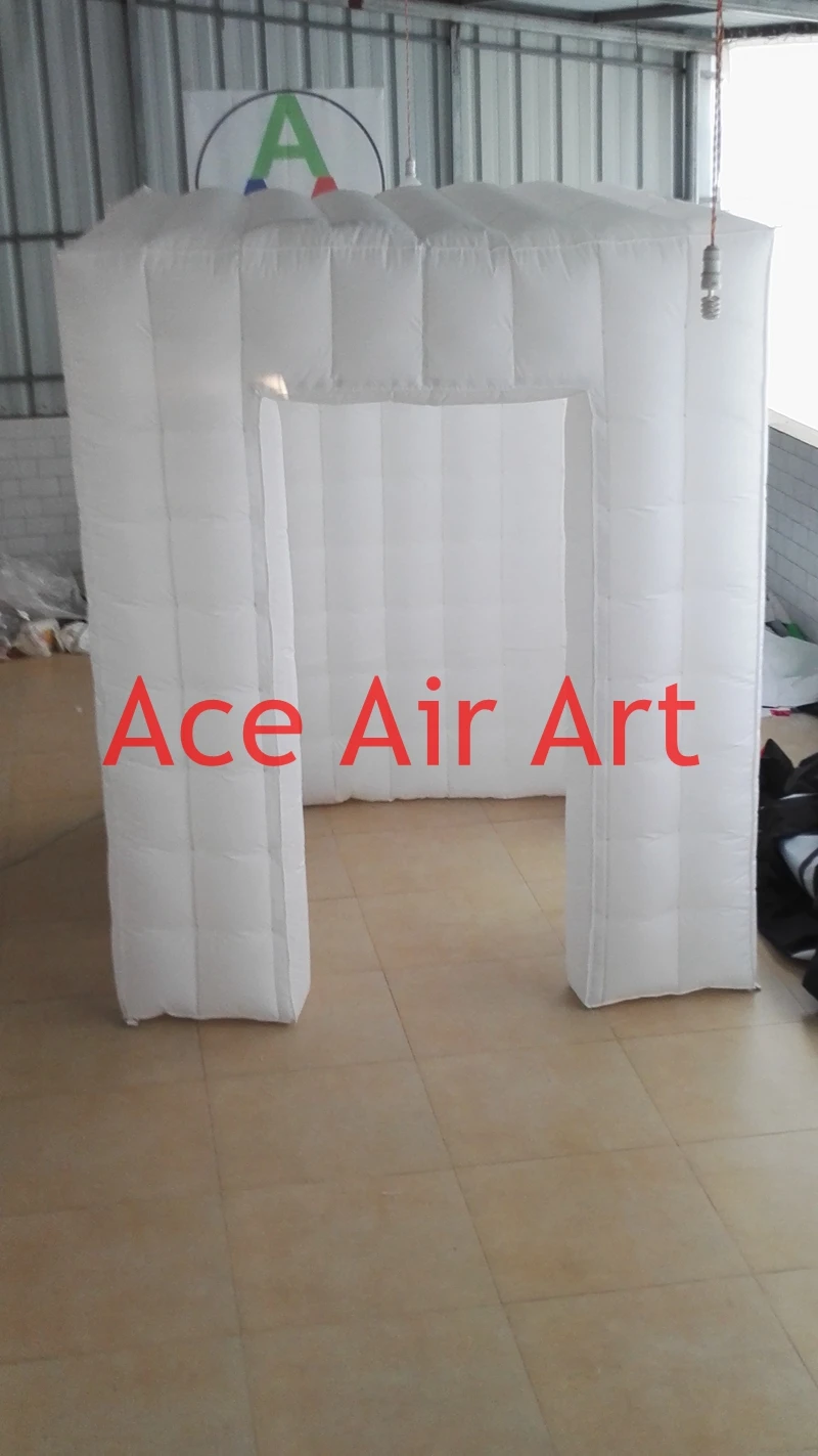 Хорошая дешевая белая надувная фотобудка с 2 дверями и съемными наклейками шторы