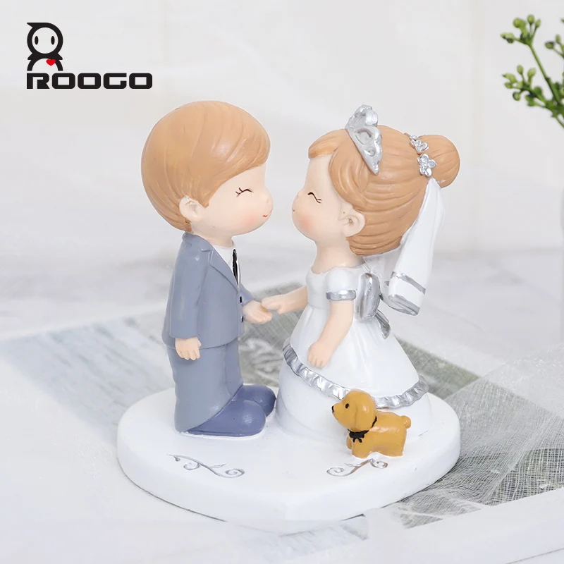 Roogo Sweet Wedding Home Decoration Accessories Resin Bridegroom And Bride Figurine Gift For Couple Family Desktop Ornament cute resin bride and bridegroom toy doll