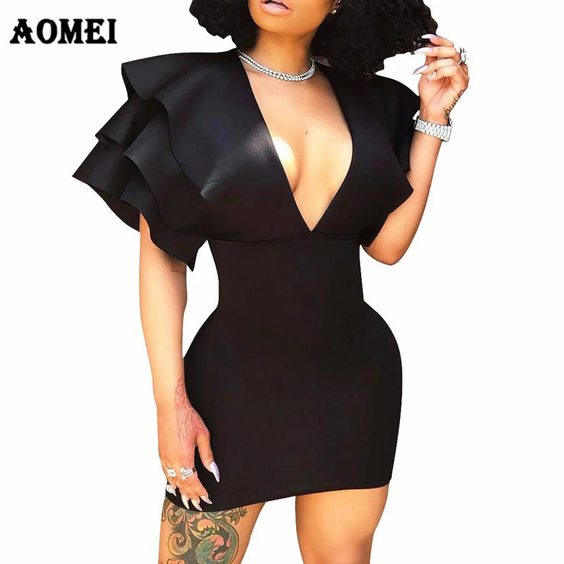 Женское вечернее платье с глубоким v-образным вырезом облегающее черное