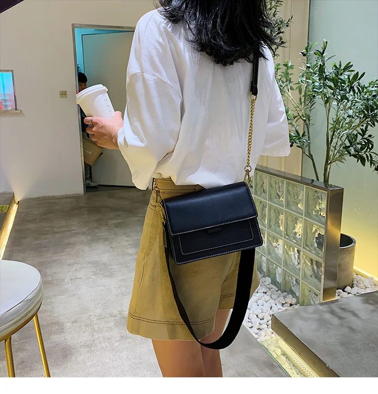 Women's High Quality Leather Messenger Bag Metal Chain Small Square Bag Travel Convenient Handbag Messenger Bag Shoulder Bag